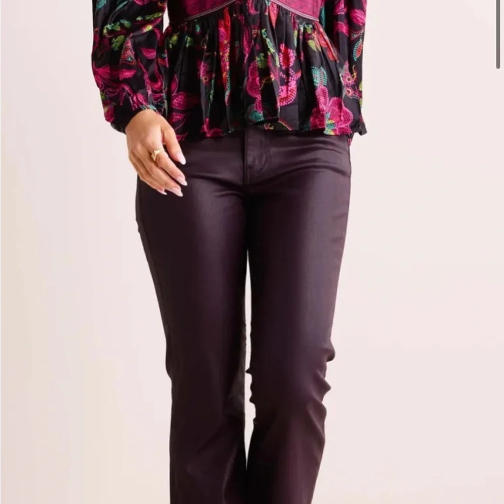Vibrant Floral V-Neck Blouse in Black and Pink - Picture 3 of 6